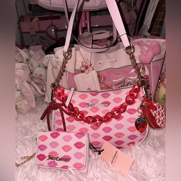 Juicy Couture Pink Lip-Print Shoulder Bag with matching wallet - Picture 3 of 7
